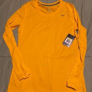 NWT women’s Nike long sleeve